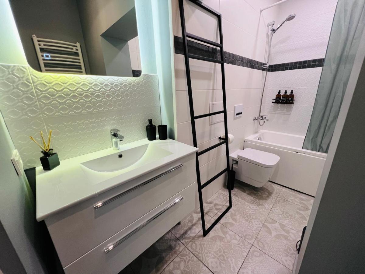 The Right Coast Apartment With Free Private Parking Riga Extérieur photo